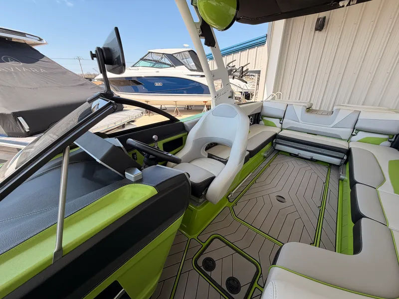 Slide: The Image of Malibu WAKESETTER 24 MXZ 2018 - 18
