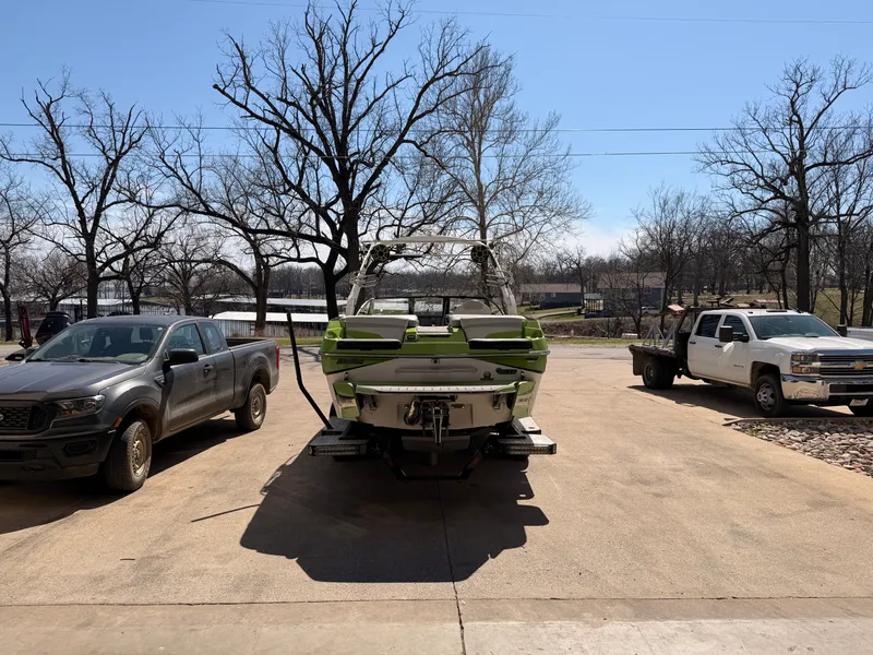 Slide: The Image of Malibu WAKESETTER 24 MXZ 2018 - 2