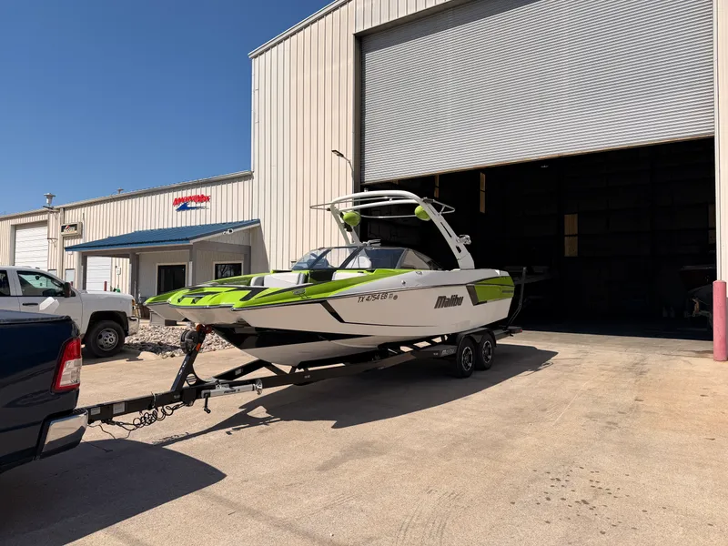 Slide: The Image of Malibu WAKESETTER 24 MXZ 2018 - 3