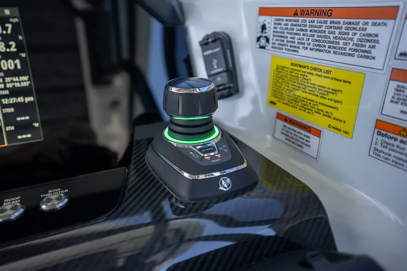 Slide: The Image of Axopar SHADOW 900ST 2023 - 13