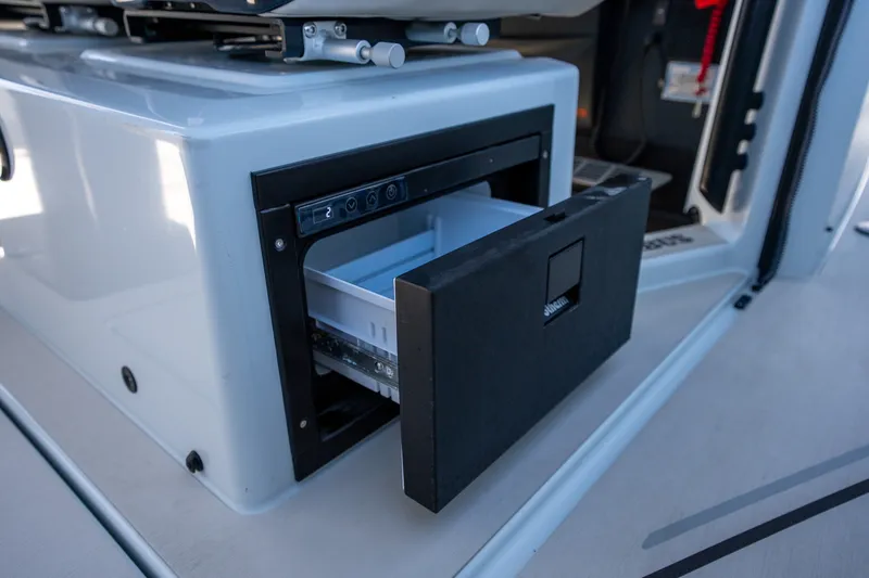 Slide: The Image of Axopar SHADOW 900ST 2023 - 20