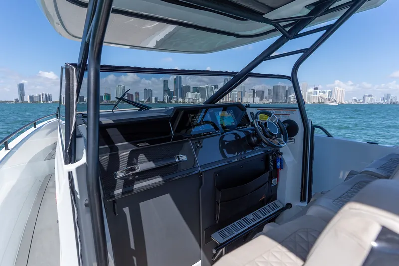 Slide: The Image of Axopar SHADOW 900ST 2023 - 37