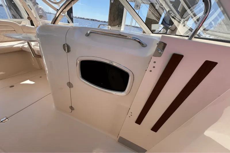 Slide: The Image of Grady-White Freedom 335 2019 - 12