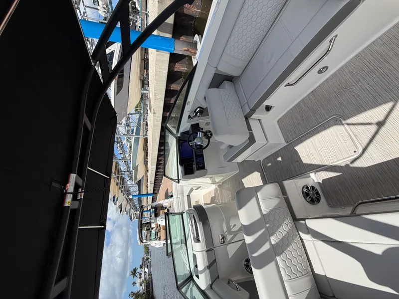 Slide: The Image of Sea Ray 270SD OB 2024 - 10