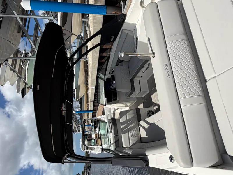 Slide: The Image of Sea Ray 270SD OB 2024 - 18