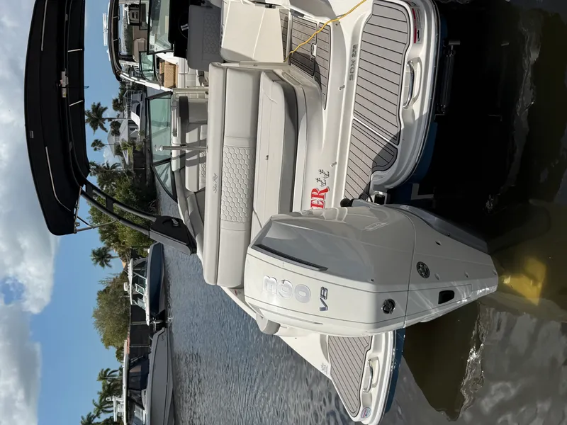 Slide: The Image of Sea Ray 270SD OB 2024 - 21