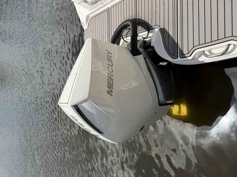 Slide: The Image of Sea Ray 270SD OB 2024 - 22