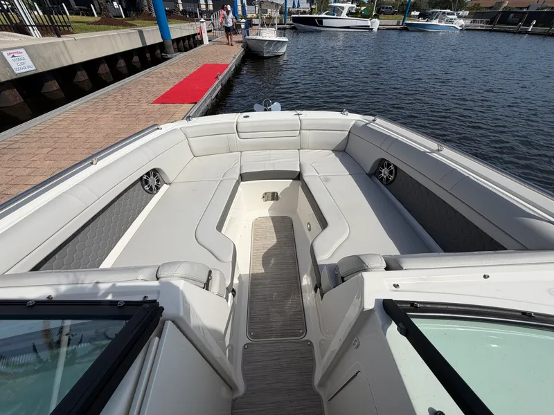 Slide: The Image of Sea Ray 270SD OB 2024 - 27