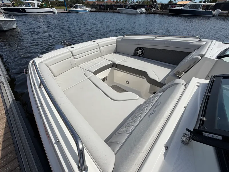 Slide: The Image of Sea Ray 270SD OB 2024 - 28