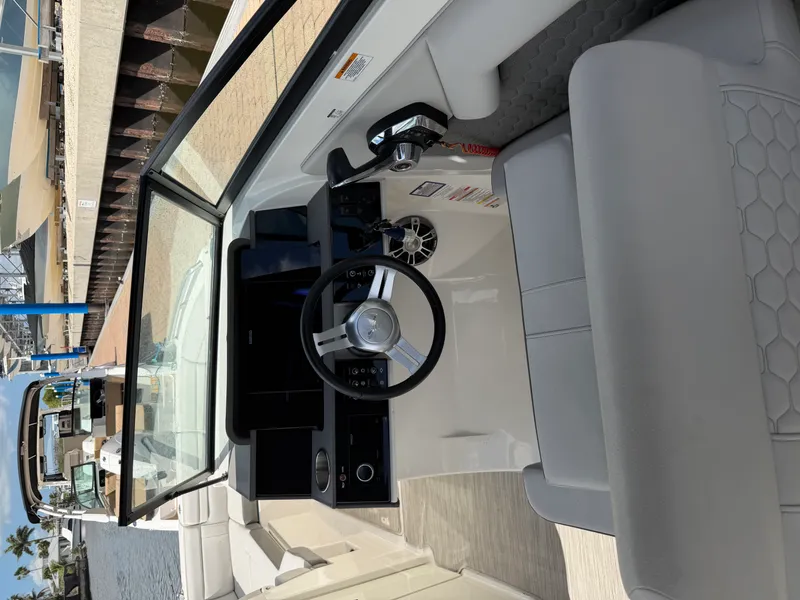 Slide: The Image of Sea Ray 270SD OB 2024 - 6