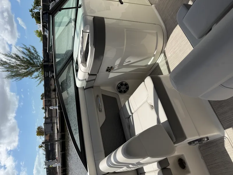 Slide: The Image of Sea Ray 270SD OB 2024 - 8