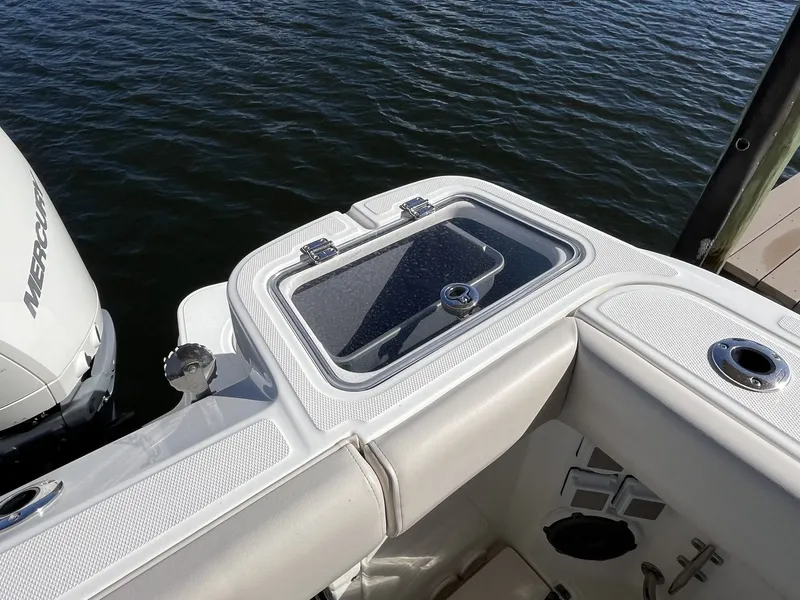Slide: The Image of Boston Whaler 325 CONQUEST 2023 - 10