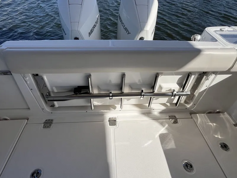 Slide: The Image of Boston Whaler 325 CONQUEST 2023 - 12