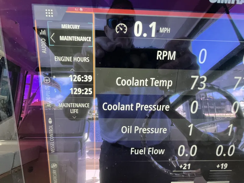 Slide: The Image of Boston Whaler 325 CONQUEST 2023 - 22