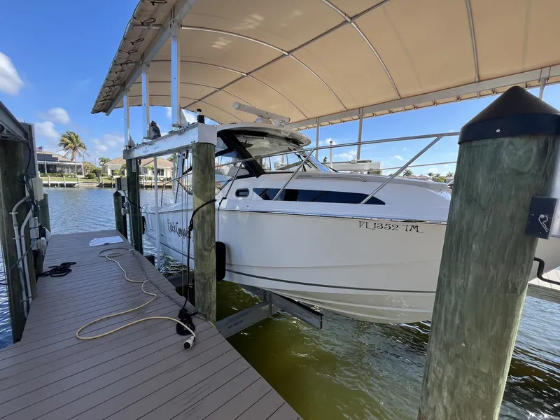 Slide: The Image of Boston Whaler 325 CONQUEST 2023 - 3