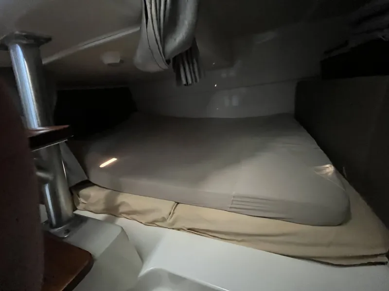 Slide: The Image of Boston Whaler 325 CONQUEST 2023 - 39