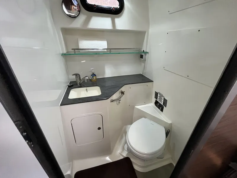 Slide: The Image of Boston Whaler 325 CONQUEST 2023 - 40