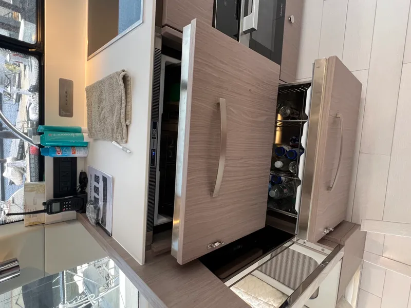 Slide: The Image of Azimut 50 FLY 2023 - 12