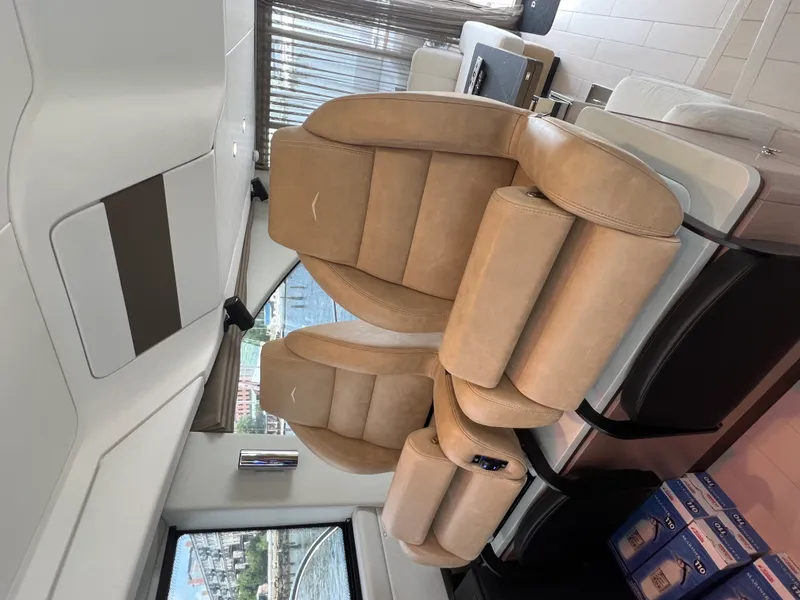 Slide: The Image of Azimut 50 FLY 2023 - 13