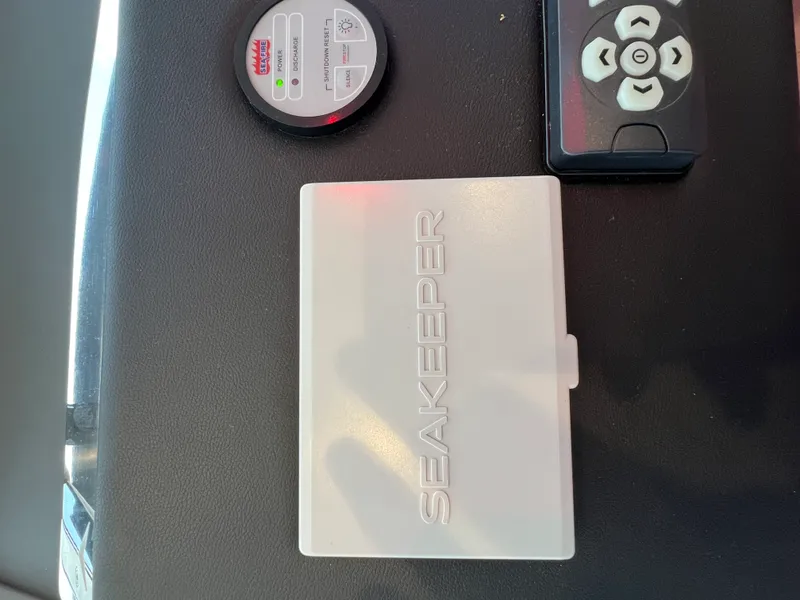 Slide: The Image of Azimut 50 FLY 2023 - 16