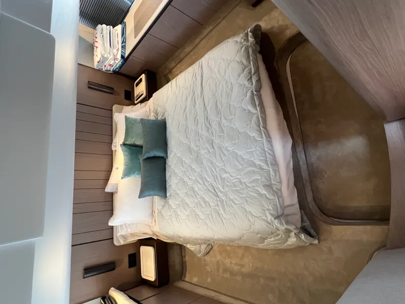 Slide: The Image of Azimut 50 FLY 2023 - 19