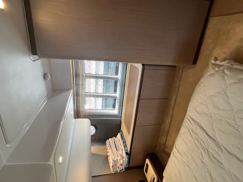 Slide: The Image of Azimut 50 FLY 2023 - 21