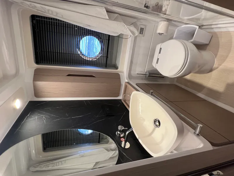 Slide: The Image of Azimut 50 FLY 2023 - 23