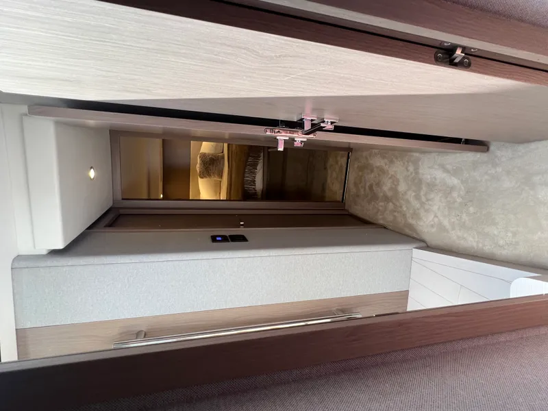 Slide: The Image of Azimut 50 FLY 2023 - 25