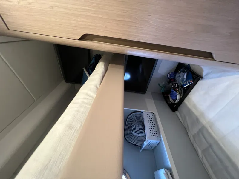 Slide: The Image of Azimut 50 FLY 2023 - 27