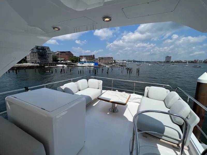 Slide: The Image of Azimut 50 FLY 2023 - 33