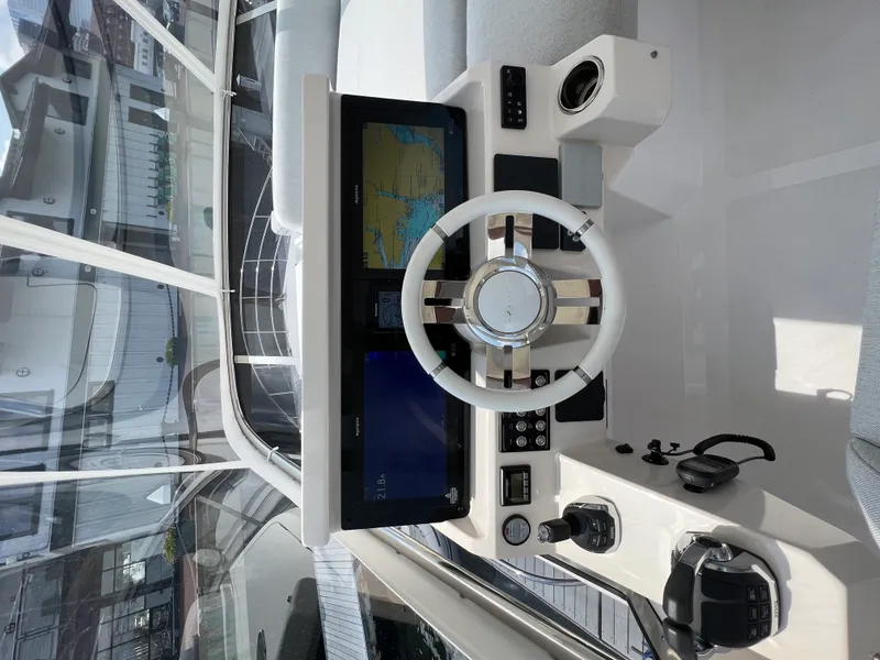 Slide: The Image of Azimut 50 FLY 2023 - 37