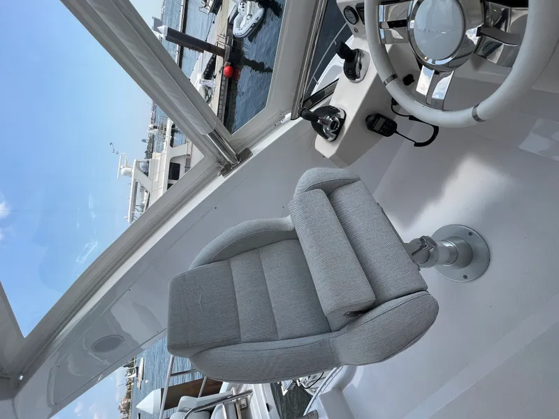 Slide: The Image of Azimut 50 FLY 2023 - 38