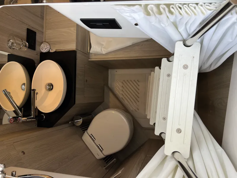 Slide: The Image of Azimut 50 FLY 2023 - 46