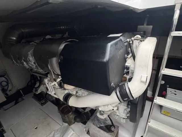 Slide: The Image of Azimut 50 FLY 2023 - 49