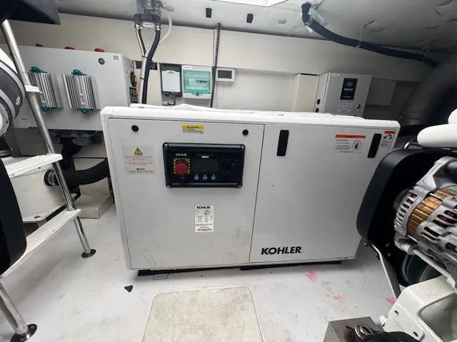 Slide: The Image of Azimut 50 FLY 2023 - 52