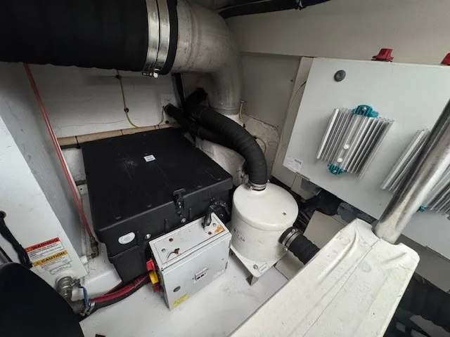 Slide: The Image of Azimut 50 FLY 2023 - 54