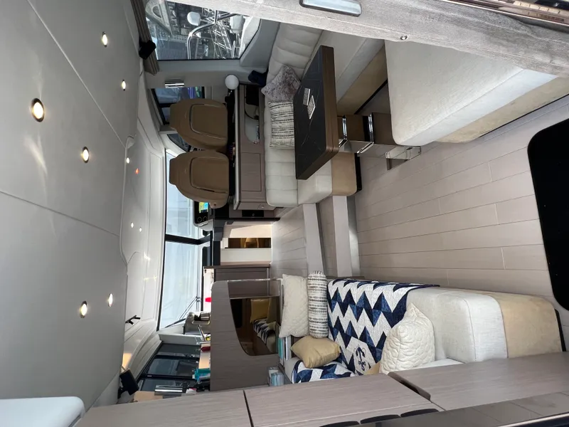 Slide: The Image of Azimut 50 FLY 2023 - 7