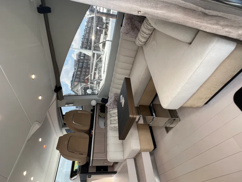 Slide: The Image of Azimut 50 FLY 2023 - 8