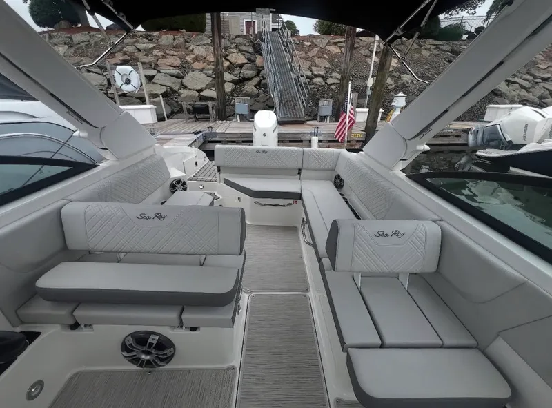 Slide: The Image of Sea Ray 270 SDX-OB 2025 - 5