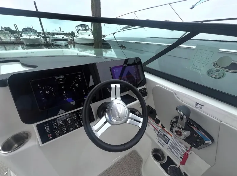 Slide: The Image of Sea Ray 270 SDX-OB 2025 - 6