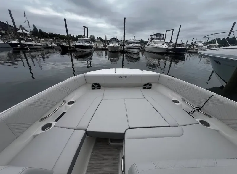 Slide: The Image of Sea Ray 270 SDX-OB 2025 - 8