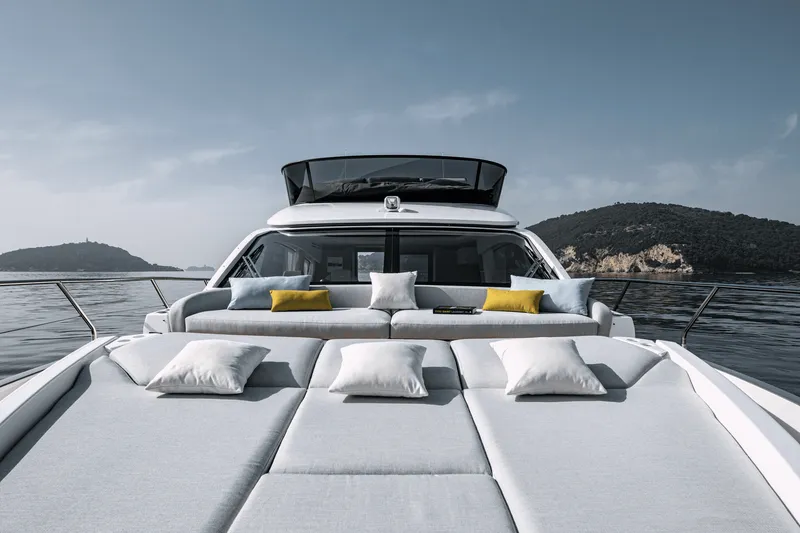 Slide: The Image of Azimut Fly 53 2026 - 10