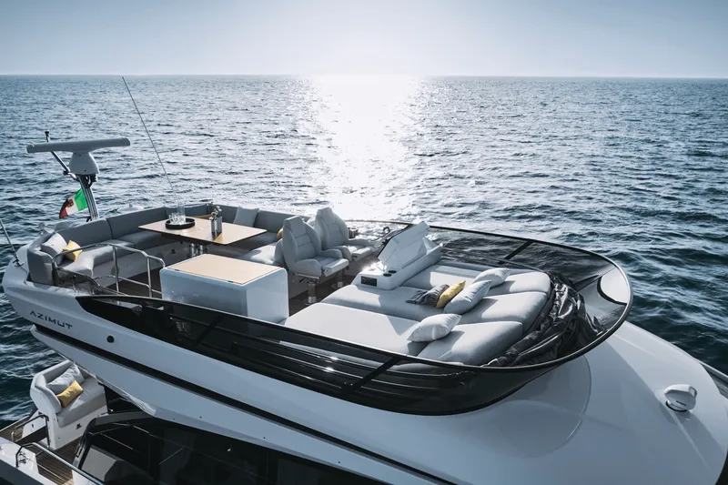 Slide: The Image of Azimut Fly 53 2026 - 11