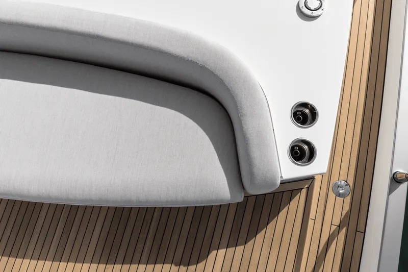 Slide: The Image of Azimut Fly 53 2026 - 17