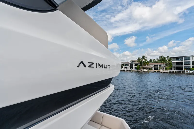 Slide: The Image of Azimut Fly 53 2026 - 18