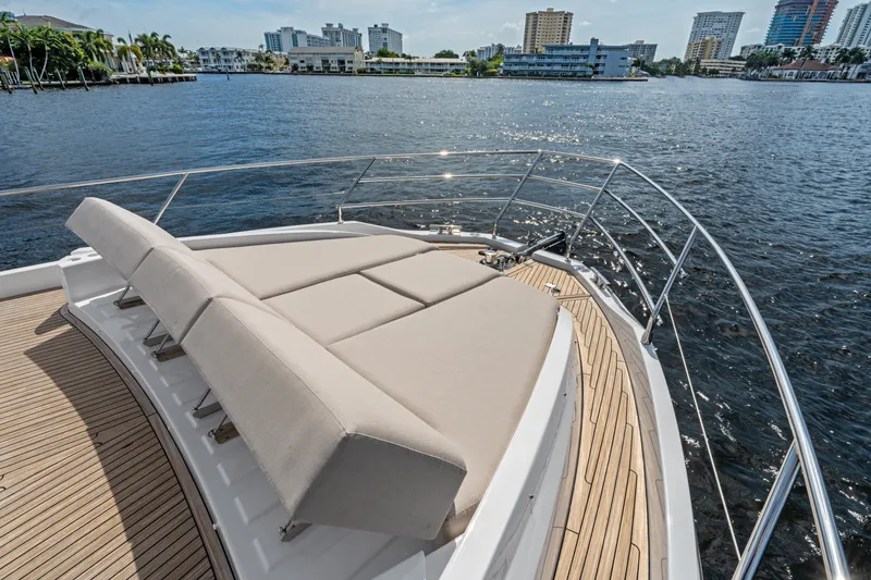 Slide: The Image of Azimut Fly 53 2026 - 16