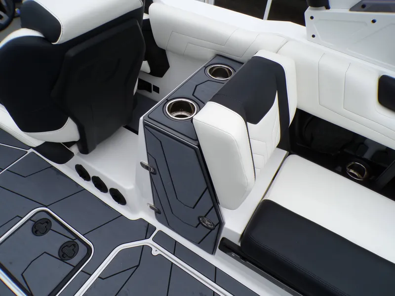 Slide: The Image of Malibu Wakesetter 25LSV 2025 - 11