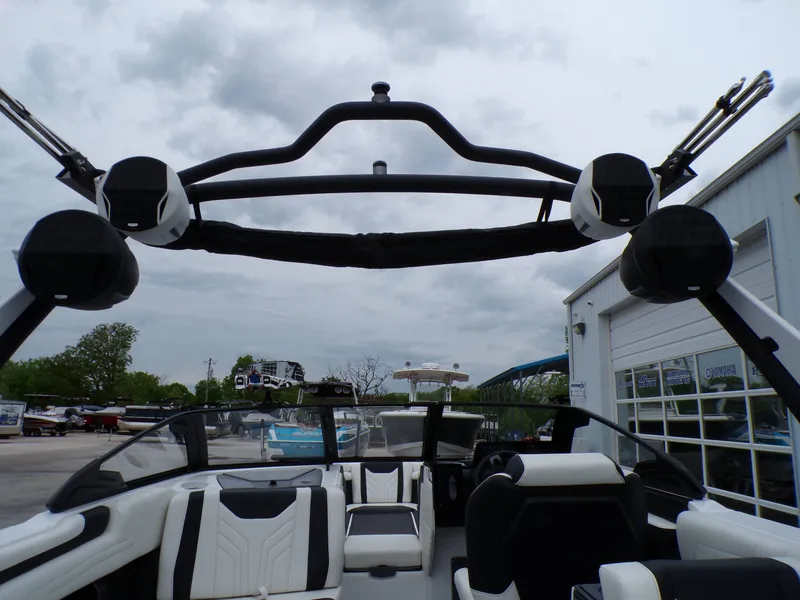 Slide: The Image of Malibu Wakesetter 25LSV 2025 - 12