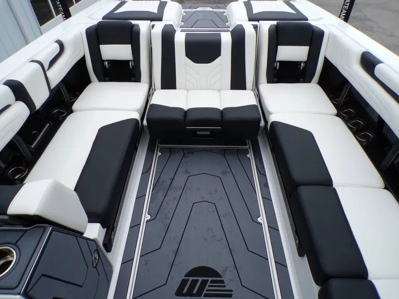 Slide: The Image of Malibu Wakesetter 25LSV 2025 - 13