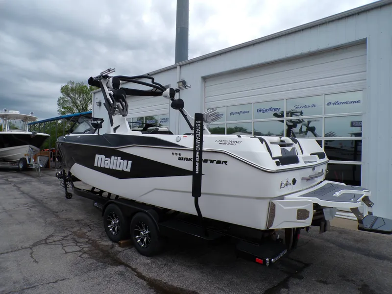 Slide: The Image of Malibu Wakesetter 25LSV 2025 - 2